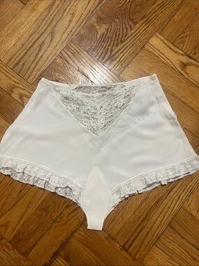 ArtDeco Lace-Trim High-Waist Satin underwear Shorts - White/ cream